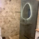 Casa Lucas Si Rafael Apartman *